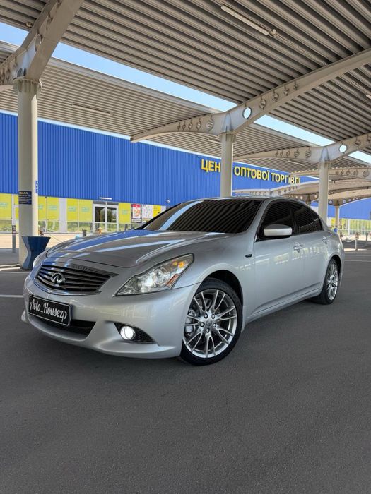 Infiniti G25 2011