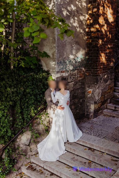 Suknia ślubna z podpinanym trenem