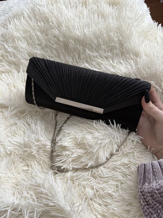 Чорний вечірній клатч