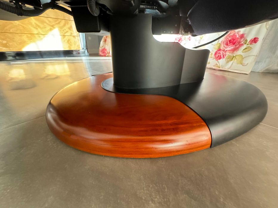 Cadeira de massagem HT136 Robotic Massage® da Interactive Health®.