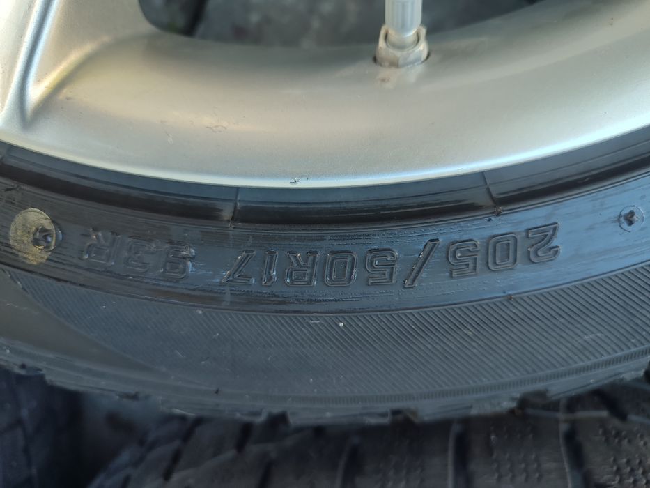 Титани Nissan leaf