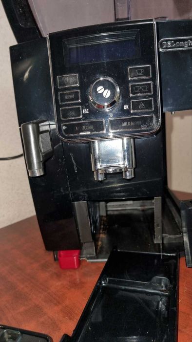 Кавоварка еспрессо DELONGHI ECAM 25.462 B ідельн стан все працює