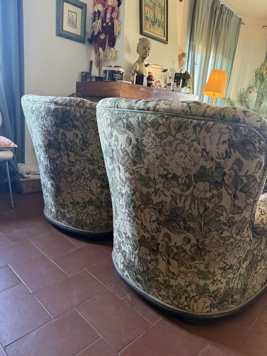 Conjunto sofa-cama e 2 poltronas de tecido