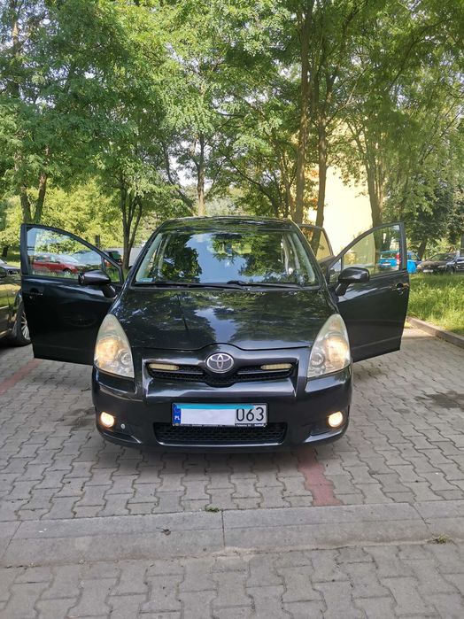 Sprzedam samochód osobowy Toyota Corolla Verso.