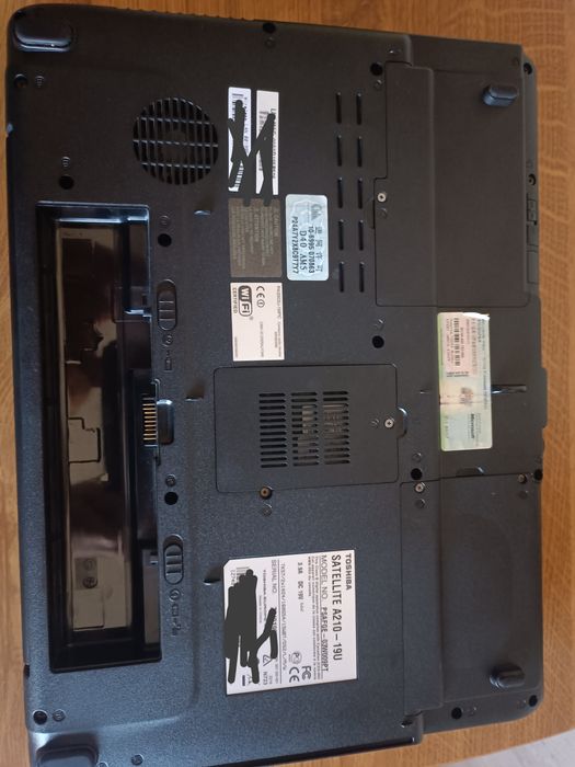 Portátil Toshiba Satéllite A210-19U avariado com mala transporte