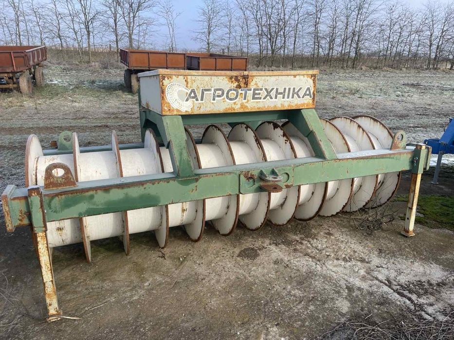 Ущільнювач силосних мас УГМ-2