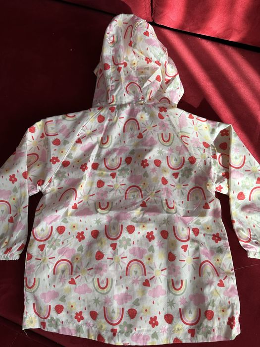 Cienka kurteczka wiatrówka z kapturem rozm.92