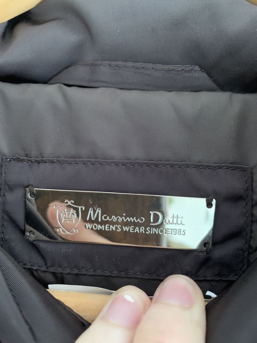 Casaco de penas tipo puffy castanho dá Massimo Dutti