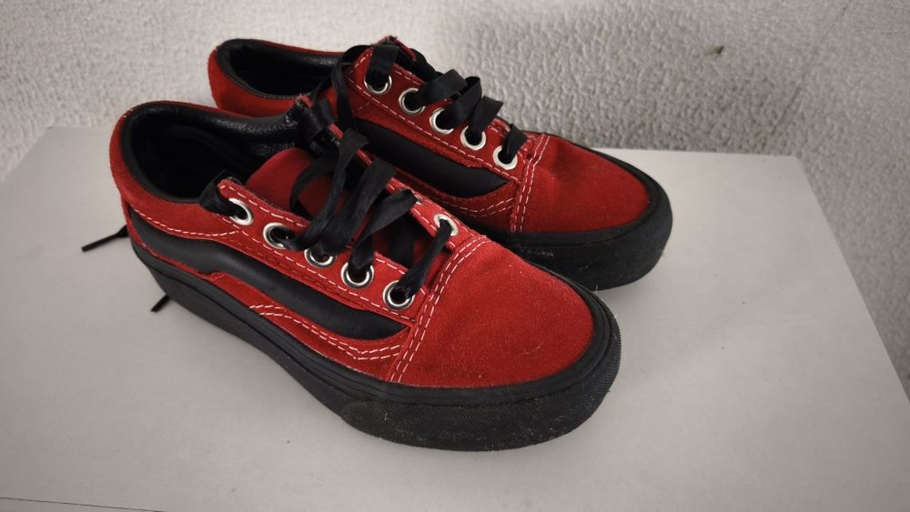 Sapatilhas compensadas Vans vermelhas e pretas 36 sapatos tenis