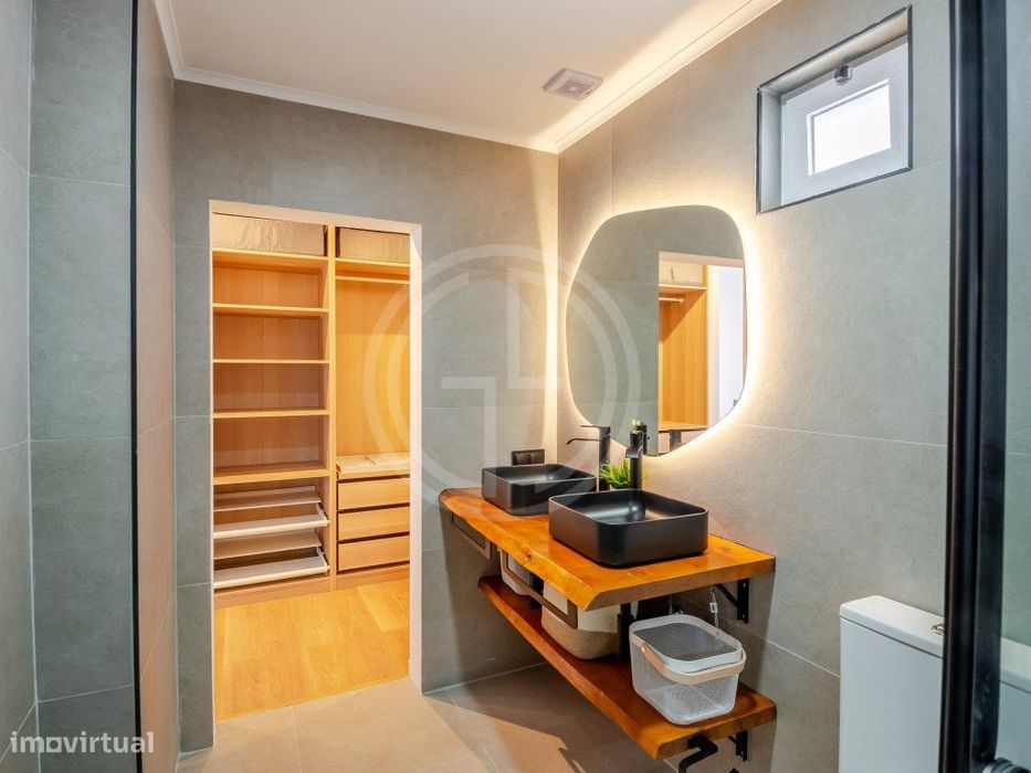 Apartamento T3 Renovado localizado em Loulé