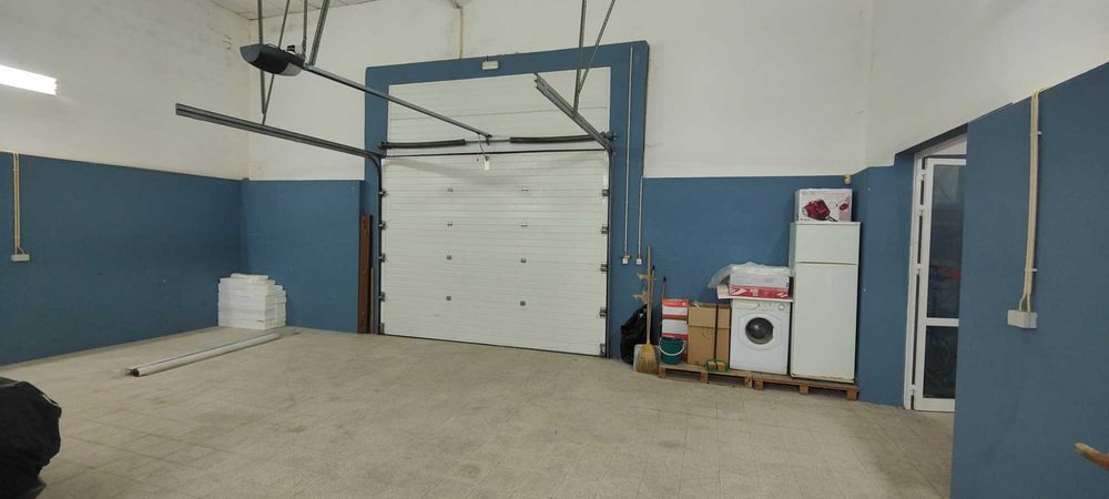 Alugo armazém 400m2 em Pataias