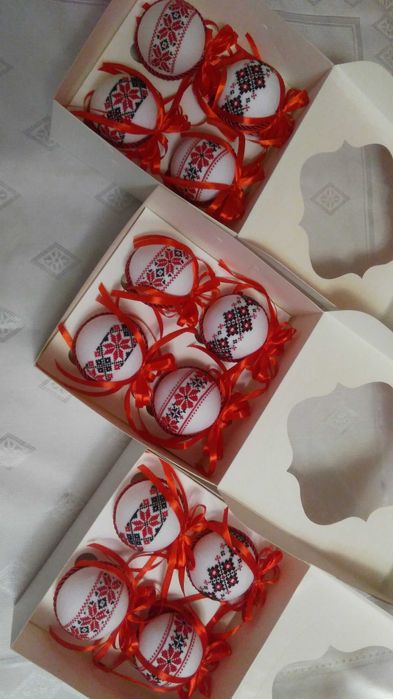 Новорічні кульки вишиті. Ручна робота