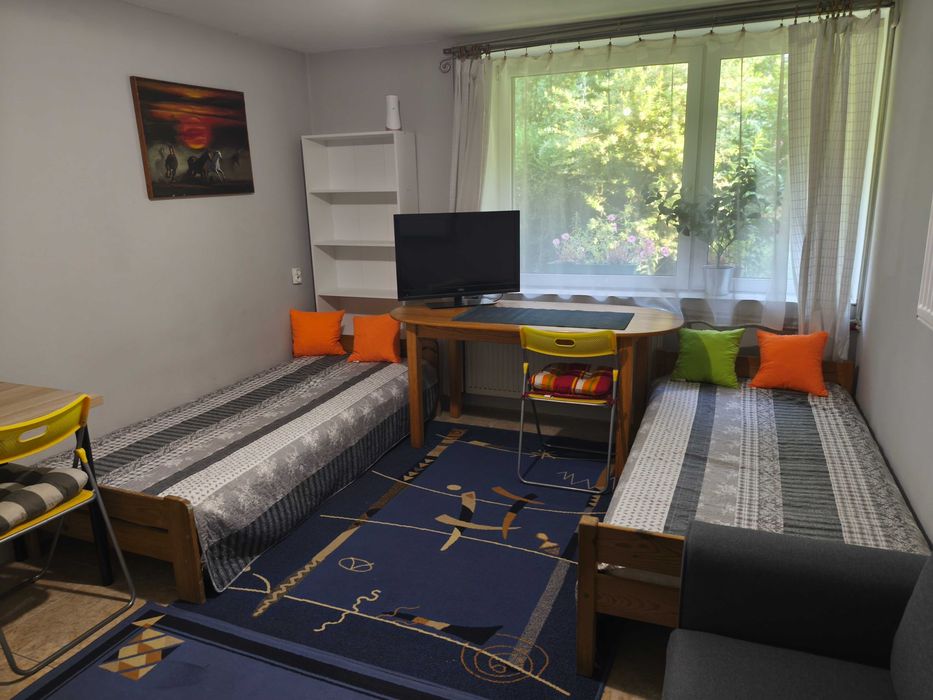Pokój    2 osobowy dla studentek    600 zł/os