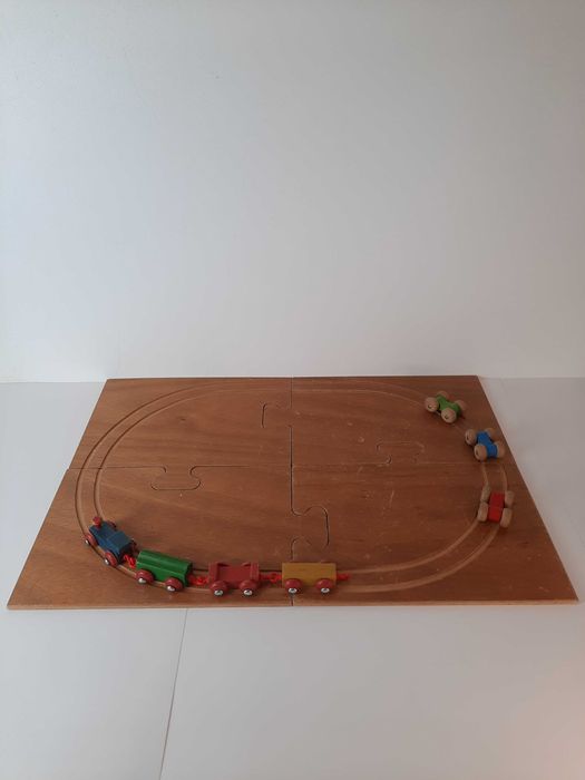Brinquedo antigo/ Pista de comboios em madeira