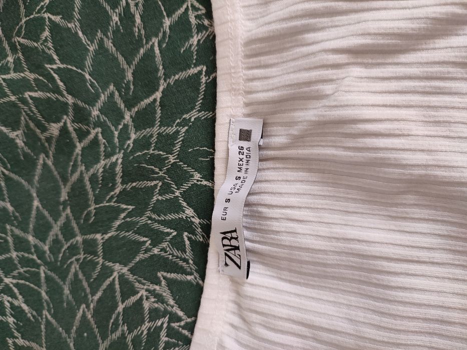 Top branco canelado da Zara novo