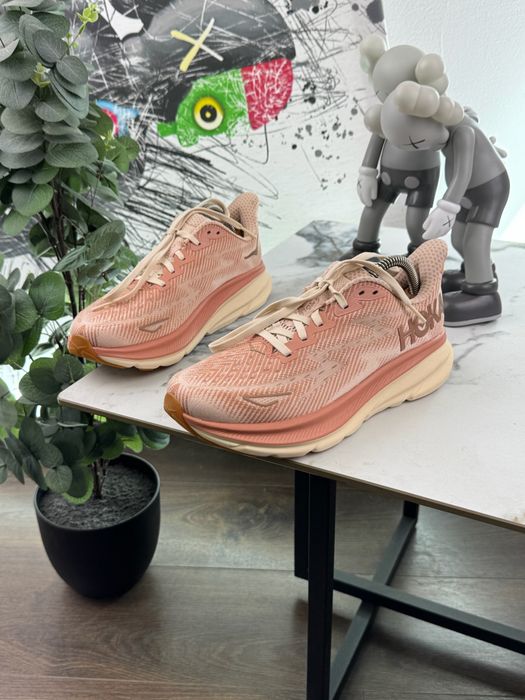 Кросівки Hoka Clifton 9 39 розмір Е16485