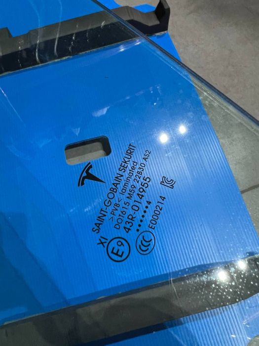 Tesla Model 3 / highland - скло дверей рест дорест