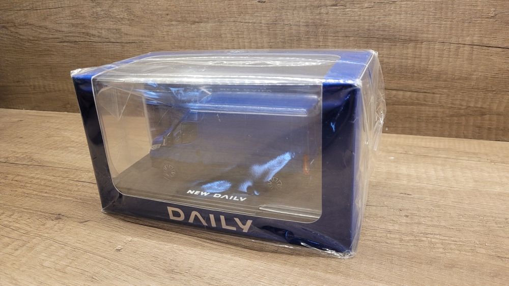 Model IVECO DAILY 2019 1:43 ELIGOR Blue Boreale Furgon MY19 NOWY