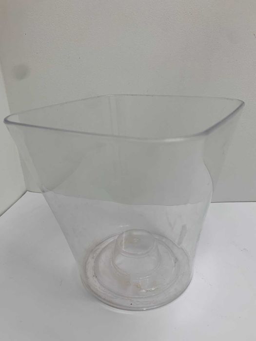 Горщики для квітів великі та малі