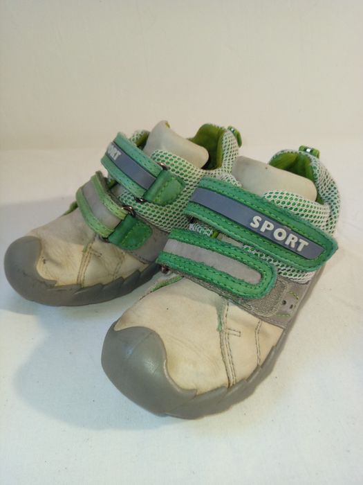 Кросівки дитячі.