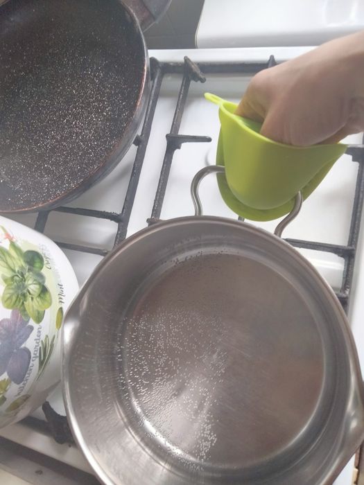 Гвоздь и ножницы кондитерский и др кухонные принадлежности