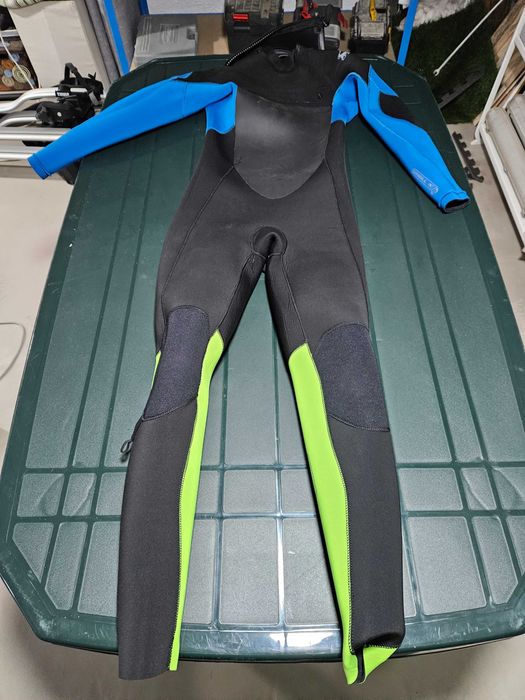 Fato Surf Oneil praticamente novo64750940209282121