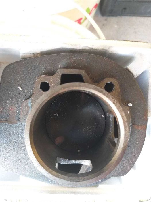 Cilindro PINASCO Vespa 125cc com pistão e tampa da vela - negociável