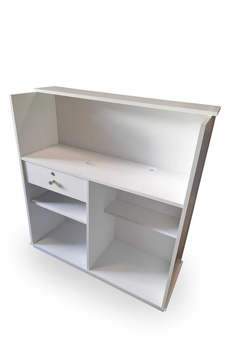 Lada sztukateria recepcja biurko salon butik