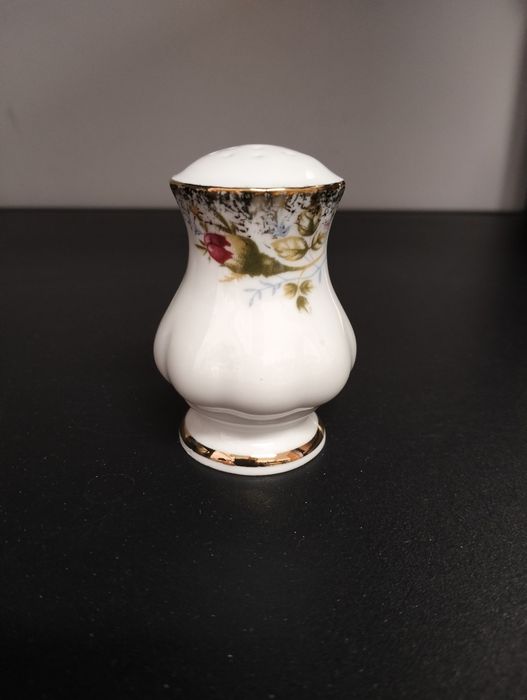 Porcelanowa solniczka złota róża