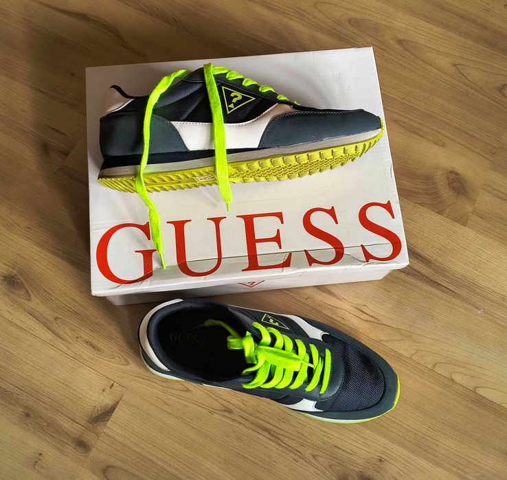 Buty sportowe GUESS , rozmiar 44 , granatowo-szaro-białe