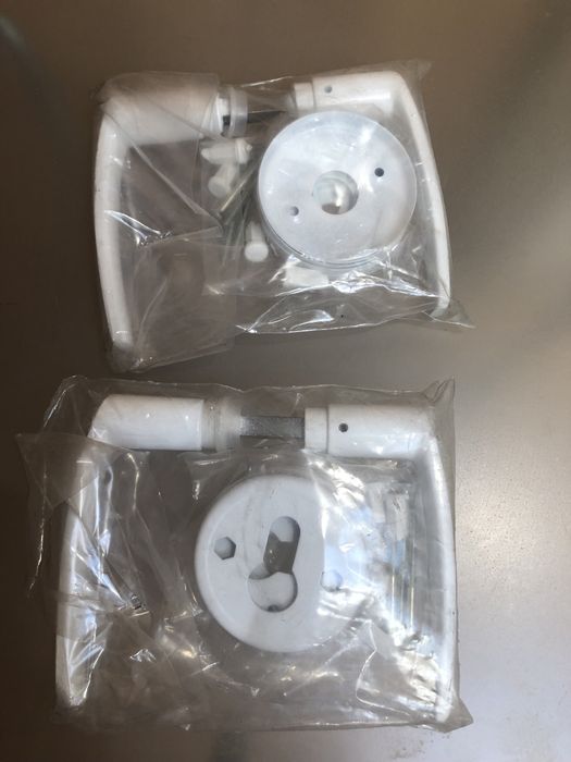 Klamki zestaw biały