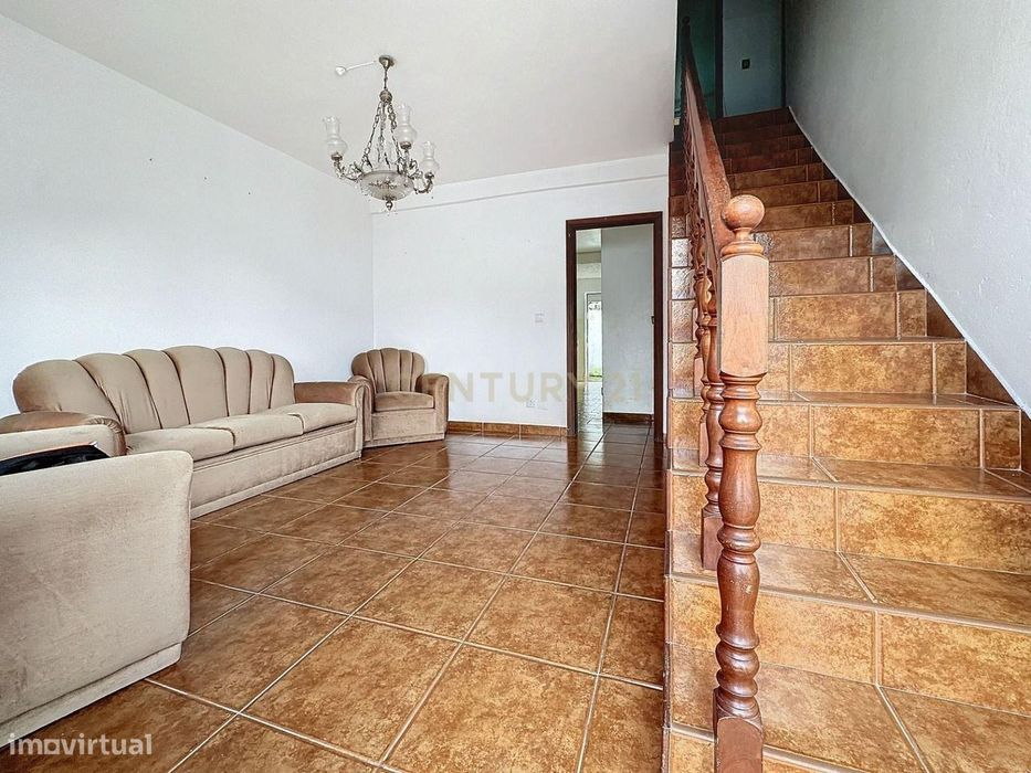 Moradia Confortável e Bem Localizada na Praia da Vitória