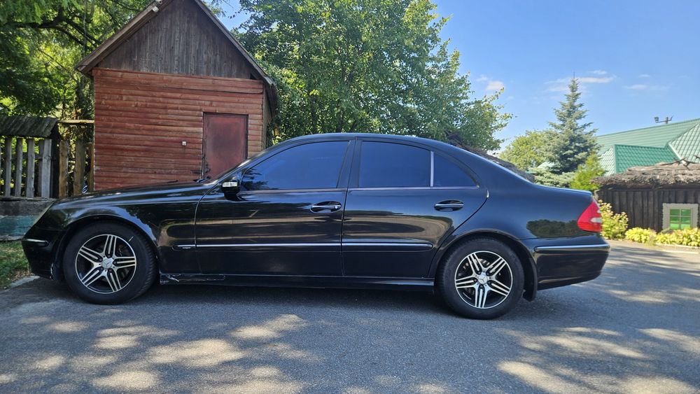 Мercedes- Benz  E -klass W211 3.2 л