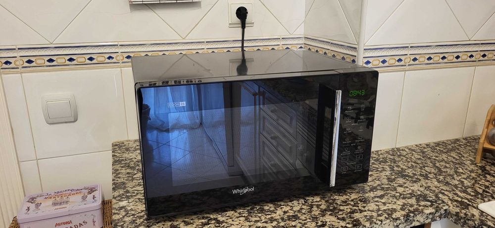 Micro-ondas Whirlpool 25L- Preto