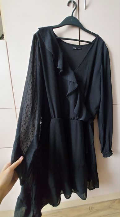 Czarna zwiewna sukienka Sinsay 38  M