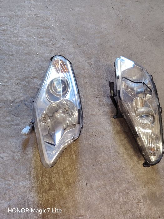 Sprzedam lampy Peugeot satelis 125