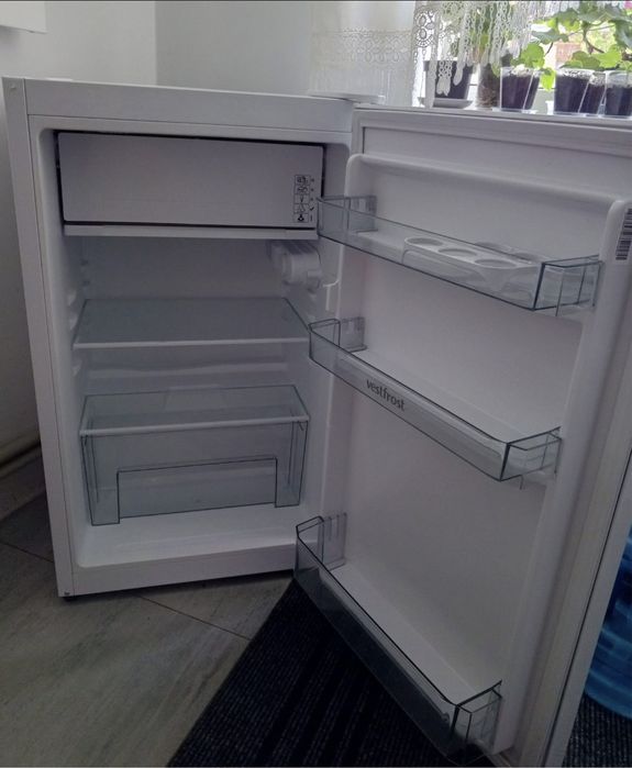 Холодильник майже новий
