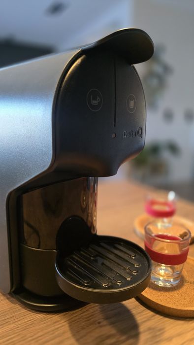 Máquina Delta Q Quick + 4 Copos Expresso