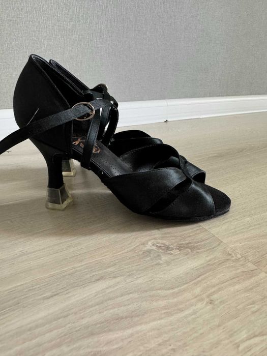 Босоніжки для танцю