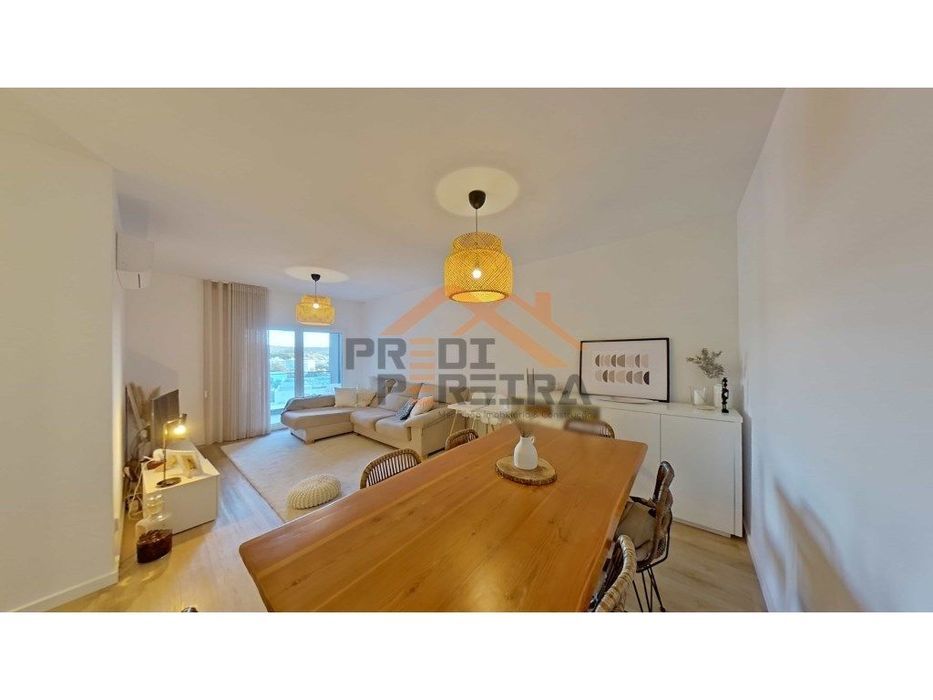 Reservado!
Situado na Amadora, apartamento T3, com parqueamento pa...