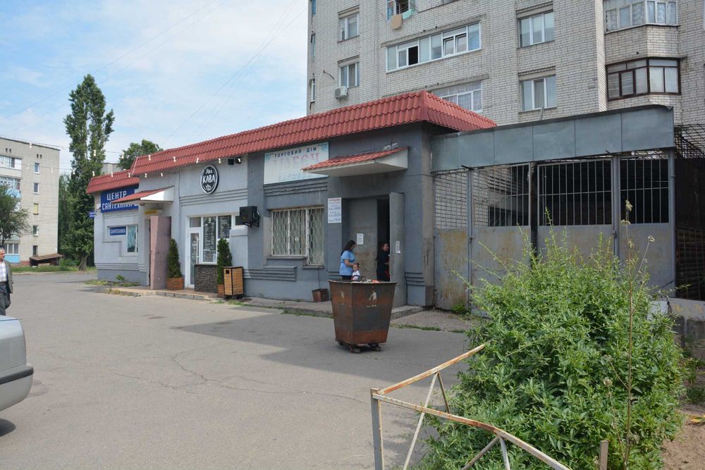 Продаються торгівельно-складські приміщення