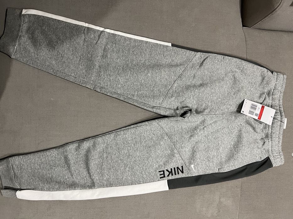 Nike Nowe spodnie joggery dziecięce, r. L