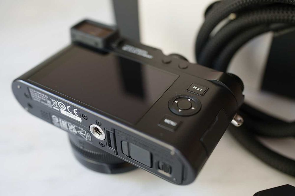 Leica D-lux 8 preta