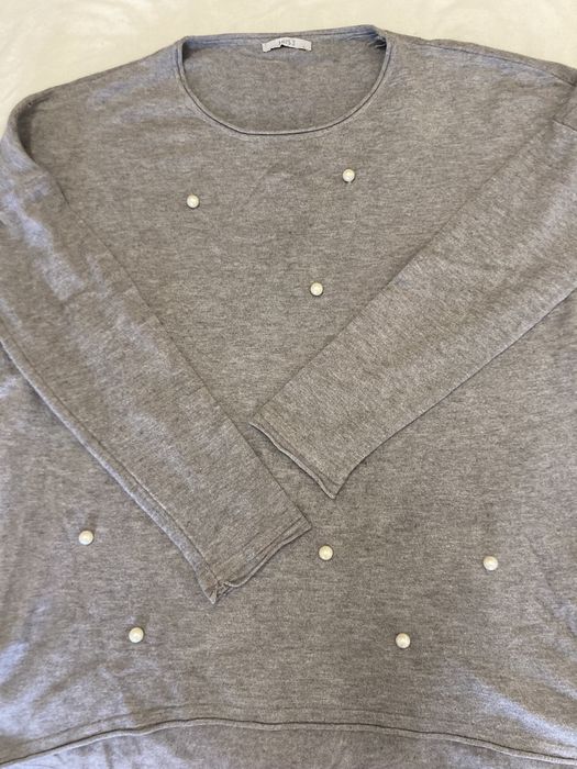 Blusa Cinzenta com pérolas