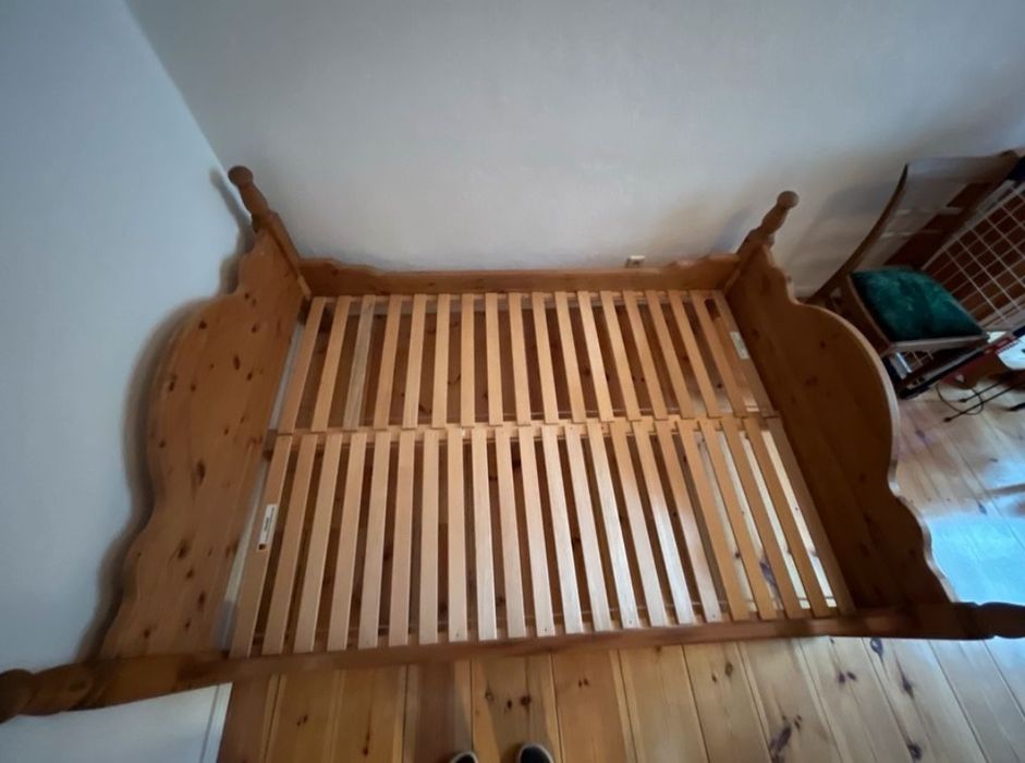 Piękne sosnowe łóżko 140x200 z materacem