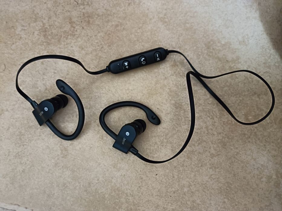 Auricular headphone Bluetooth esportivo recarregável c/cabo USB - novo