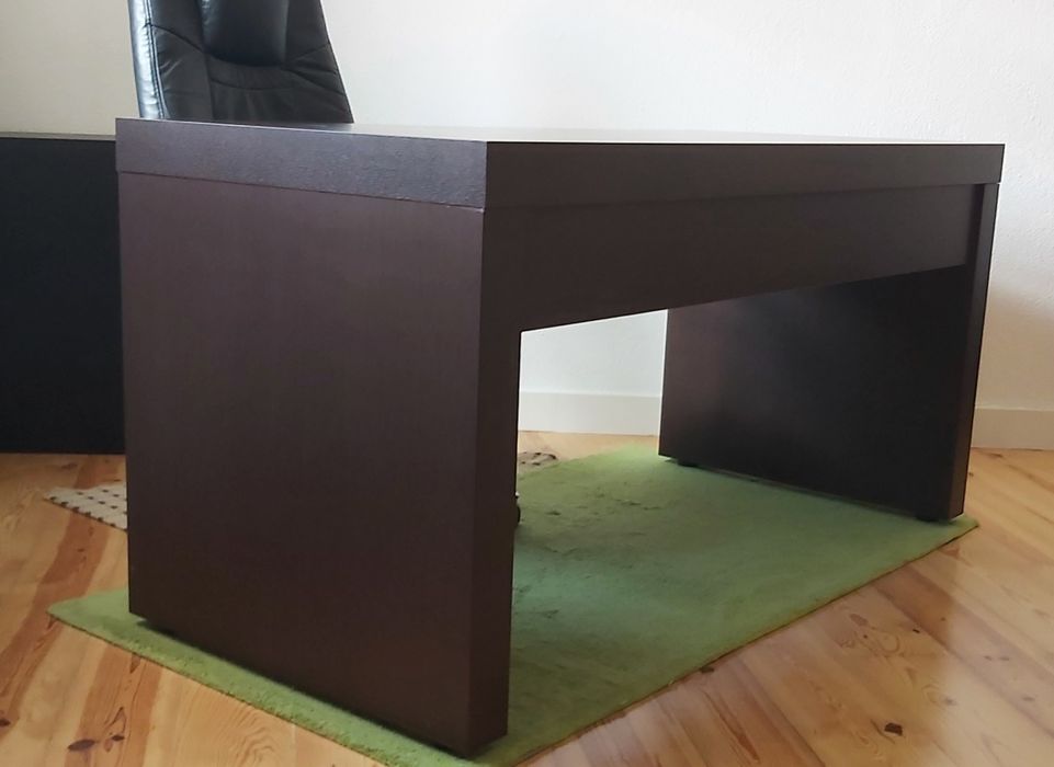 Secretária em excelente estado