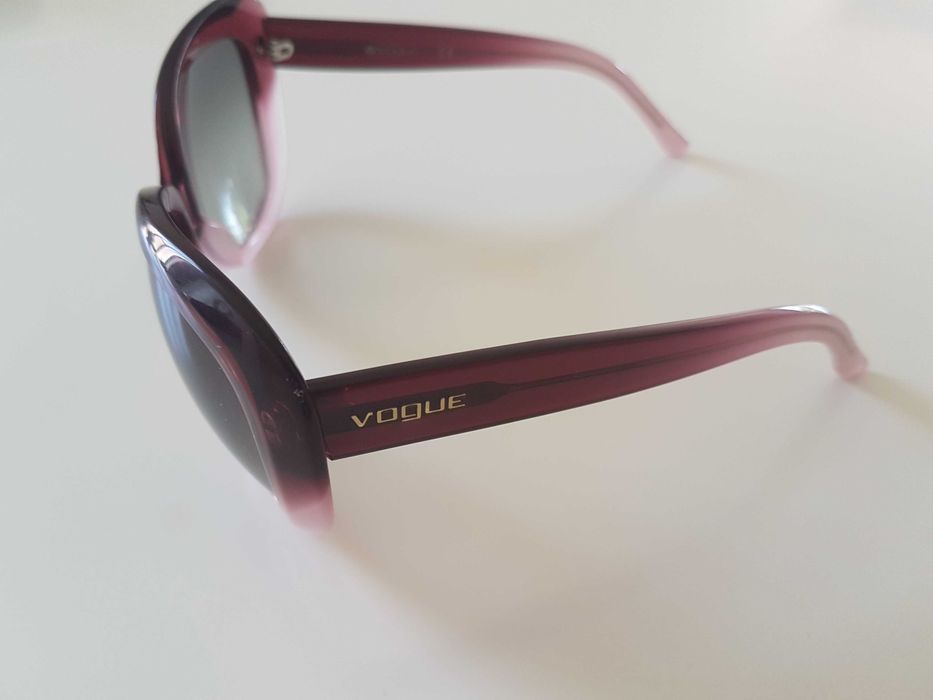 Óculos de sol VOGUE originais como novos inclui estojo