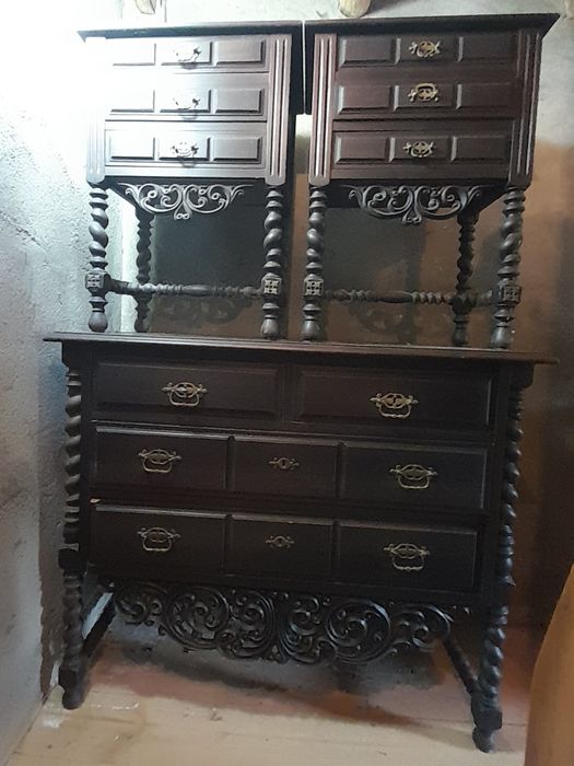 Conjunto comoda e mesas cabeceira