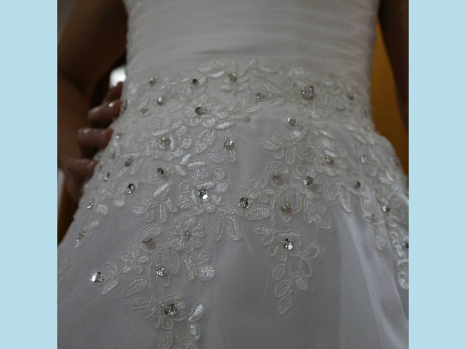 Vestido de Noiva Drapeado cintado com brilhantes